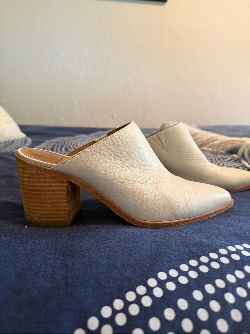 Frye Flynn Ivory Leather Pointed Backless block heeled Mules